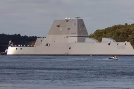 Hải quân Mỹ trang bị vũ khí siêu thanh cho tàu khu trục tàng hình Zumwalt (Ảnh: Asia Times)