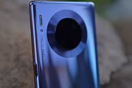 Huawei Mate 30 đạt doanh số kỷ lục chỉ sau 3 tháng phát hành (Ảnh: Android Authority)