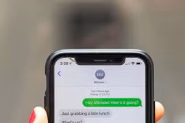 Tính năng iMessage trên iPhone (Ảnh: Android Authority)