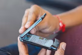 Độ bền của chiếc Motorola Razr đang bị đặt dấu hỏi lớn (Ảnh: Android Central)