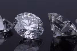Những viên kim cương lục giác được tạo ra trong môi trường phòng thí nghiệm (Ảnh: Slash Gear)