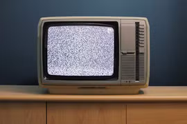 Tại sao TV ngày nay không còn xuất hiện tình trạng nhiễu hạt trắng nữa? (Ảnh: How To Geek)