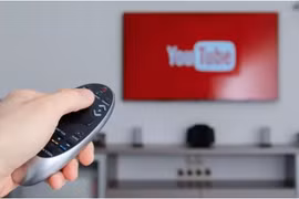 Hướng dẫn cách mở video YouTube trên TV (Ảnh: Techradar)