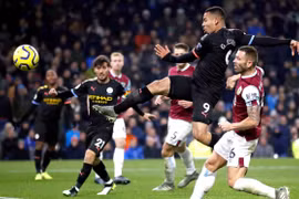 Cú đúp bàn thắng của tiền đạo người Brazil giúp Man City giành chiến thắng dễ dàng (Ảnh: The Guardian)