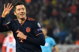 Tiền đạo người Ba Lan lập kỉ lục cầu thủ ghi 4 bàn nhanh nhất UEFA Champion League trong chiến thắng 6-0 trước Sao Đỏ Belgrade (Ảnh: Planet Football)