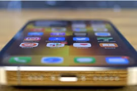 Cách khóa màn hình iPhone từ xa bằng Apple Watch (Ảnh: BGR)