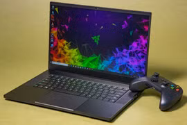 Razer Blade 15 (Ảnh: Tech Radar)