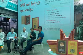 Cuộc tọa đàm "Giải mã lịch sử qua văn học" được tổ chức trên đường sách TP.HCM sáng 29/12