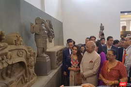 Sáng 19/11, Tổng thống Ấn Độ Ram Nath Kovind và phu nhân nhân đã đến thăm Bảo tàng điêu khắc Chăm tại Đà Nẵng.