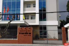 Ủy ban Kiểm tra Thành ủy Đà Nẵng khóa XXI, nhiệm kỳ 2015 – 2020 xem xét kỷ luật đối với 2 cán bộ lãnh đạo của Đà Nẵng.