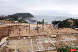 UBND TP Đà Nẵng vừa có văn bản gửi các Sở chuyên ngành liên quan tạm dừng thực hiện các thủ tục giao dịch BĐS liên quan đến các dự án tại bán đảo Sơn Trà.