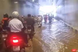 Vừa đưa vào sử dụng từ tháng 11/2017, nhưng Hầm chui Điện Biên Phủ - Nguyễn Tri Phương (Đà Nẵng) được đầu tư hơn trăm tỷ đã ngập nước.