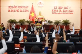 Cách đây 1 năm, cũng chính các đại biểu HĐND TP Đà Nẵng đã bỏ phiếu bãi nhiệm chức danh đối với các nhân sự được bầu tại phiên họp diễn ra chiều 9/7