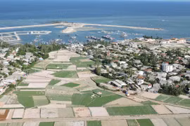 Đảo Lý Sơn nhìn từ trên cao (ảnh Văn Mịnh)