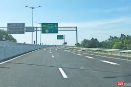 UBND tỉnh Quảng Nam có công văn yêu cầu các ngành, địa phương, đơn vị liên quan tập trung giải quyết các tồn tại trong công tác giải phóng mặt bằng dự án đường cao tốc Đà Nẵng - Quảng Ngãi đoạn qua địa bàn tỉnh, bàn giao dứt điểm mặt bằng trước ngày 15/4.