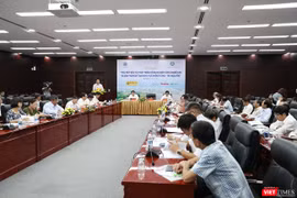 Sáng 26/6, tại Đà Nẵng, gần 200 đại biểu là lãnh đạo các Bộ ngành Trung ương; lãnh đạo các tỉnh thành, Sở NN&PTNT, Hội nông dân cùng những hộ nông dân, doanh nghiệp, HTX…các tỉnh MT-TN đã tham dự Hội thảo “Thu hút đầu tư, phát triển nông nghiệp công nghệ 