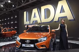 Mẫu xe Lada Vesta trưng bày tại Triển lãm xe hơi quốc tế Moskva 2016.