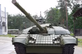 Clip lính Ukraina dùng nòng pháo xe tăng làm... gậy 'tự sướng'