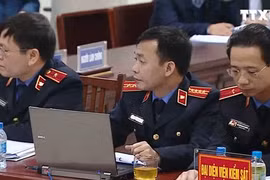Đại diện Viện kiểm sát nhân dân Thành phố Hà Nội tranh luận tại phiên xử ngày 15/1. Ảnh: TTXVN.
