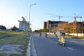 Nhiều lô đất như thế này tại quận ven biển ở Đà Nẵng đã rơi vào tay người Trung Quốc (Ảnh: Zing/VOV)
