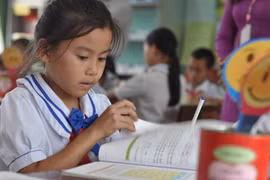 Sách của học sinh là các tài liệu hướng dẫn học, được viết dưới dạng các hoạt động của học sinh (một mình, cặp đôi, làm việc nhóm,v.v...) và theo các mô-đun/bài/vấn đề/nội dung/kiến thức. Theo mô hình truyền thống, học sinh quan tâm tới sách giáo khoa, gi