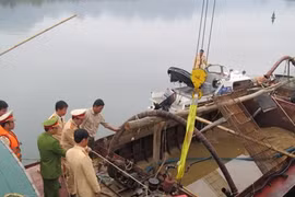 Một vụ bắt cát tặc trên sông Hồng.