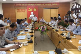 Tại cuộc họp giữa Bộ Nông nghiệp & Phát triển Nông thôn với lãnh đạo 4 tỉnh từ Hà Tĩnh đến Thừa Thiên-Huế chiều qua 23/4, Thứ trưởng Bộ TN&MT Võ Tuấn Nhân khẳng định đường ống thải ra biển Vũng Áng của Công ty Formosa là "có phép". Ảnh Vietnamnet