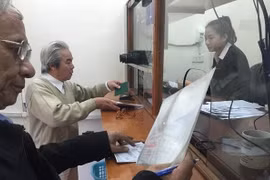 Ngày đầu cấp bằng lái quốc tế: 5 phút là xong!