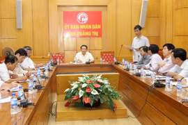 Buổi họp của UBND tỉnh Quảng Trị vào chiều 14.6. Ảnh: Hưng Thơ.