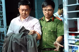 Trưởng đội Thanh tra giao thông số 3 Võ Hoàng Anh bị bắt tại nhà riêng. Ảnh: C.A