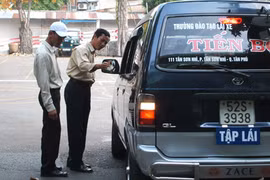 Chỉ 6/10 người đậu bằng lái xe theo cách thi mới