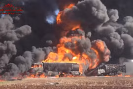 Video không quân Nga, Syria phối hợp tiêu diệt đoàn xe chở dầu của IS