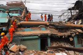 Thủ đô Kathmandu của Nepal tan hoang sau động đất (Ảnh: AP)