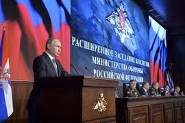 Tổng thống Nga Putin phát biểu trong cuộc họp thường niên tại Bộ Quốc phòng Nga tại Moscow hôm 11-12. Ảnh: Reuters