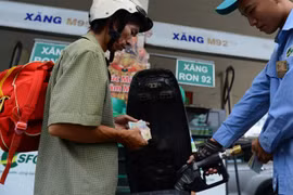Giá xăng A92 chỉ giảm 260 đồng/lít