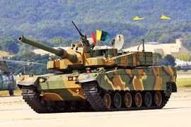 Video tăng đắt nhất châu Á K2 Black Panther nhả đạn diệt mục tiêu 