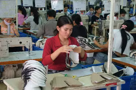 Sản xuất giày da xuất khẩu tại Cty giày Thánh Bình (Bình Phước)