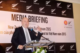 ộ trưởng Bộ Khoa học và Sáng kiến New Zealand Steven Joyce chia sẻ thông tin tại buổi gặp gỡ ngắn với phóng viên ở TPHCM - Ảnh: Quốc Hùng