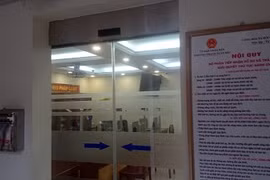 Nhiều cơ quan đóng cửa đi chúc tết đầu năm. Ảnh: Cao Nguyên