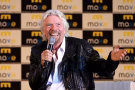 Tỷ phú Richard Branson nhảy múa chào 4.000 khán giả Việt Nam