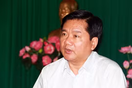 Bí thư Thành ủy TP HCM Đinh La Thăng phát biểu chỉ đạo tại cuộc họp với Quận ủy Thủ Đức. Ảnh: Thiên Ngôn/Vnexpress.