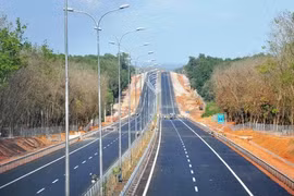 Các phương tiện dừng, đỗ, đón trả khách trên các tuyến đường cao tốc do VEC quản lý sẽ bị từ chối phục vụ.