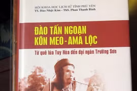 Bìa cuốn sách nói về nhiều thành tích của ông Ngoạn - cha ông Đào Tấn Lộc trong giai đoạn công tác tại Đắk Lắk