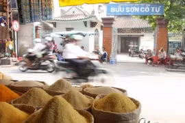Nguồn đường cát nhập lậu giảm, trong khi đường nội địa giá 14.000-14.500 đồng/kg, cao hơn đường ngoại khoảng 2.000 đồng/kg. 
