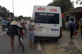 Phương dùng bằng lái xe giả để điều khiển ô tô chở khách Ảnh: CSGT cung cấp