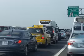 Phí đăng ký xe dưới 10 chỗ không kinh doanh vận tải tăng hơn 5 lần