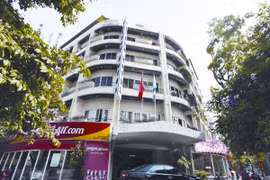Khách sạn Thương mại Sài Gòn nằm tại 2 lô đất vàng 80 - Lý Thường Kiệt và 22 - Phan Bội Châu (Hà Nội). Ảnh: Hà Thanh
