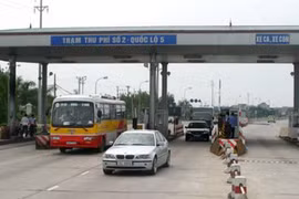 Trạm thu phí trên quốc lộ 5. Ảnh TTXVN
