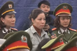 Nguyễn Thị Huệ trong phiên tòa sơ thẩm.