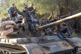 Tin nóng 24h: Láng giềng tiếp sức khủng bố phản công ở Syria, kinh hoàng chất tạo ngọt Trung Quốc, đi Nam Phi “học làm du lịch” trước khi về hưu